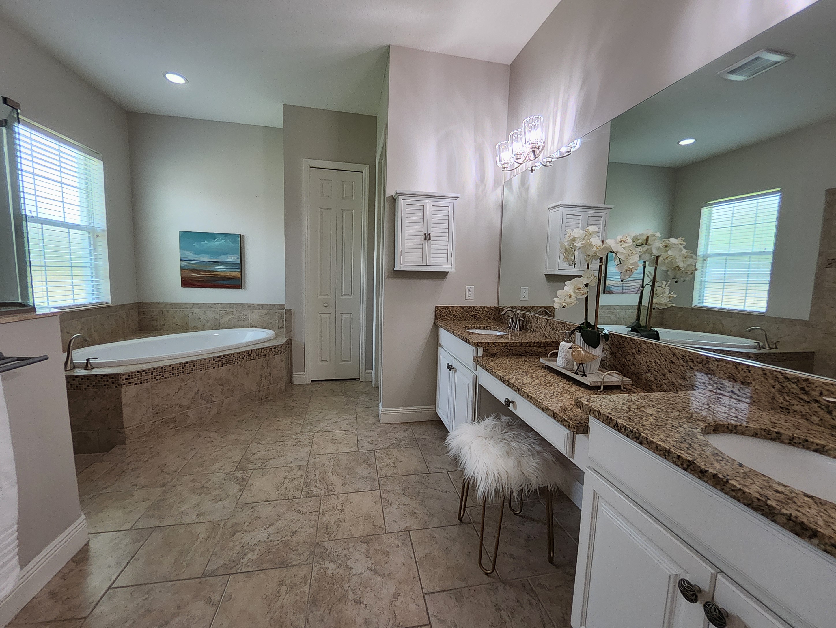 Land O Lakes Estate Interior View 7